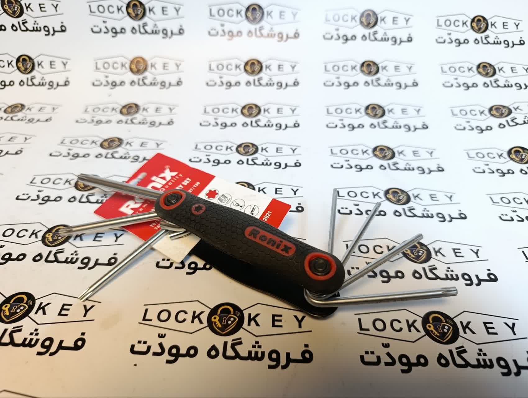 آلن تاشو ستاره اي رونيکس
